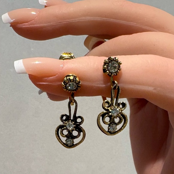 Vintage Antique Gold Tone Crystal
Rhinestone Dangle Clip-On Earrings - Picture 6 of 12